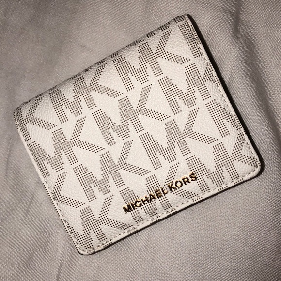 Michael Kors Handbags - Micheal Kors Jet Set Signature Leather Wallet